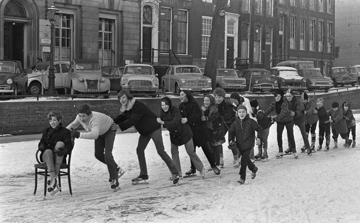 Schaatsen op de gracht in 1966